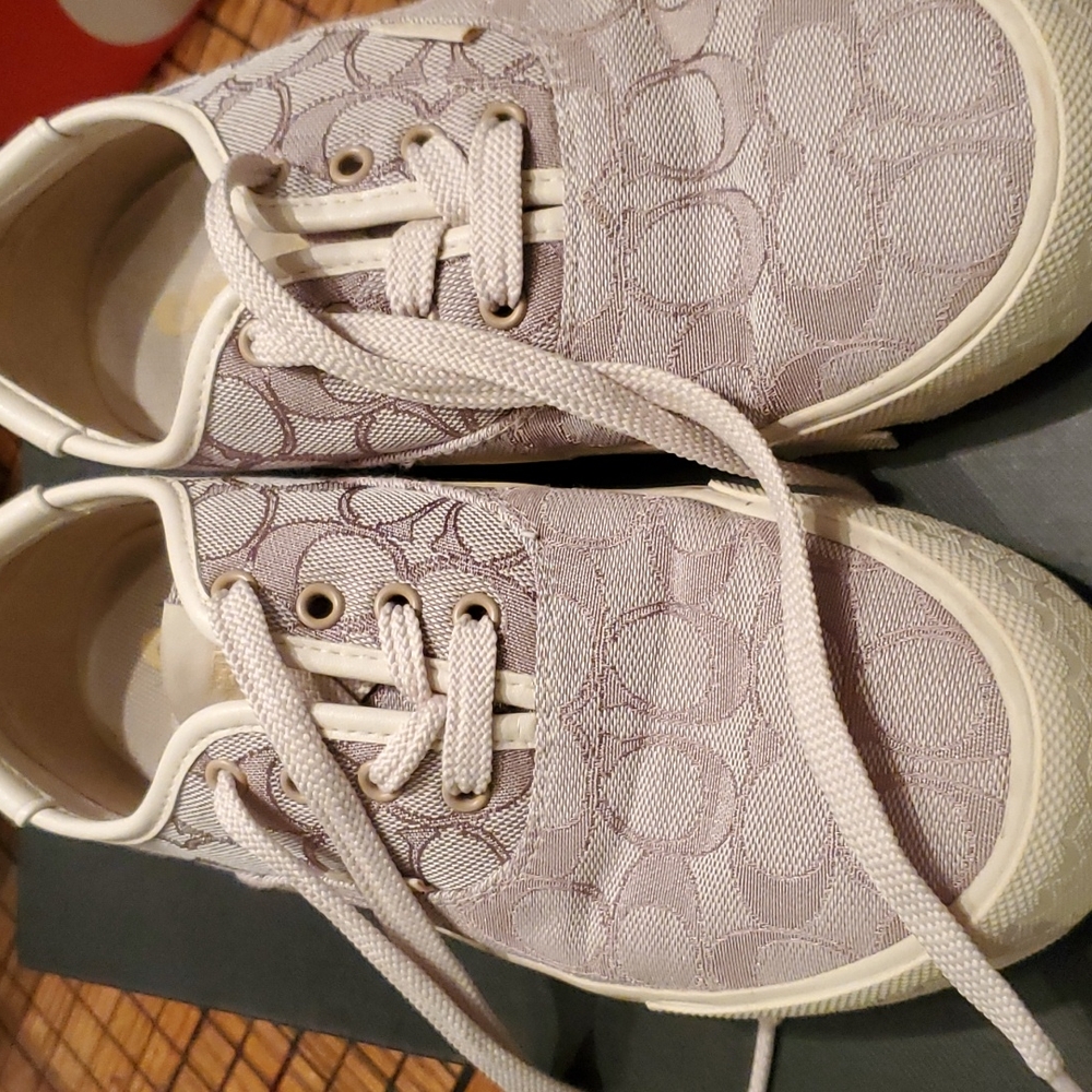 Shoes - Picture 3 of 4